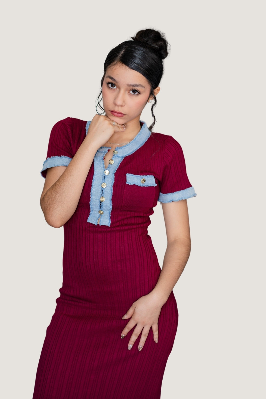 Vestido Largo de Tejido Elástico con Detalles de Mezclilla Tinto