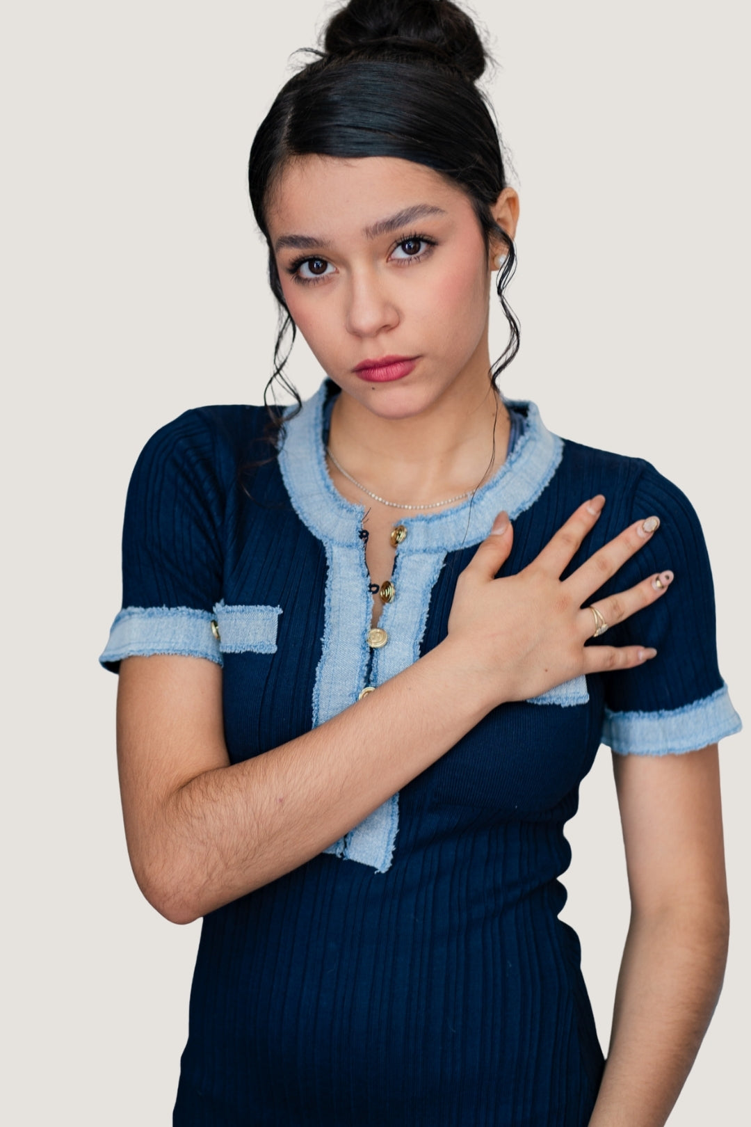 Vestido Largo de Tejido Elástico con Detalles de Mezclilla Azul