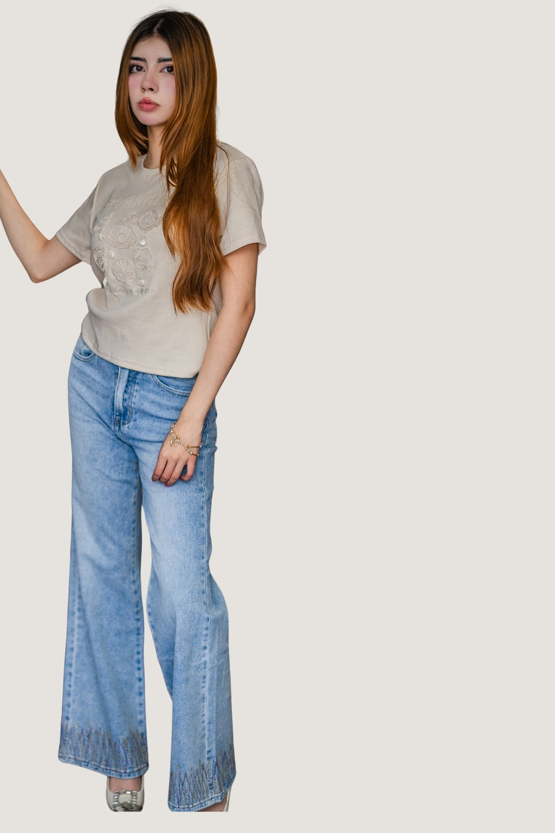 Jeans Wide Pants M Sara con aplicación de brillos y micro-figuras inferiores | Mezclilla Azul Claro Medio