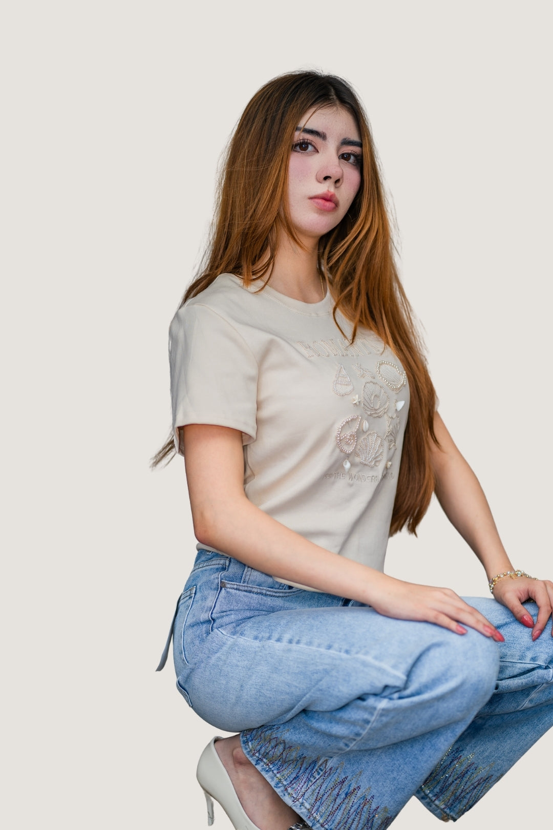 Jeans Wide Pants M Sara con aplicación de brillos y micro-figuras inferiores | Mezclilla Azul Claro Medio