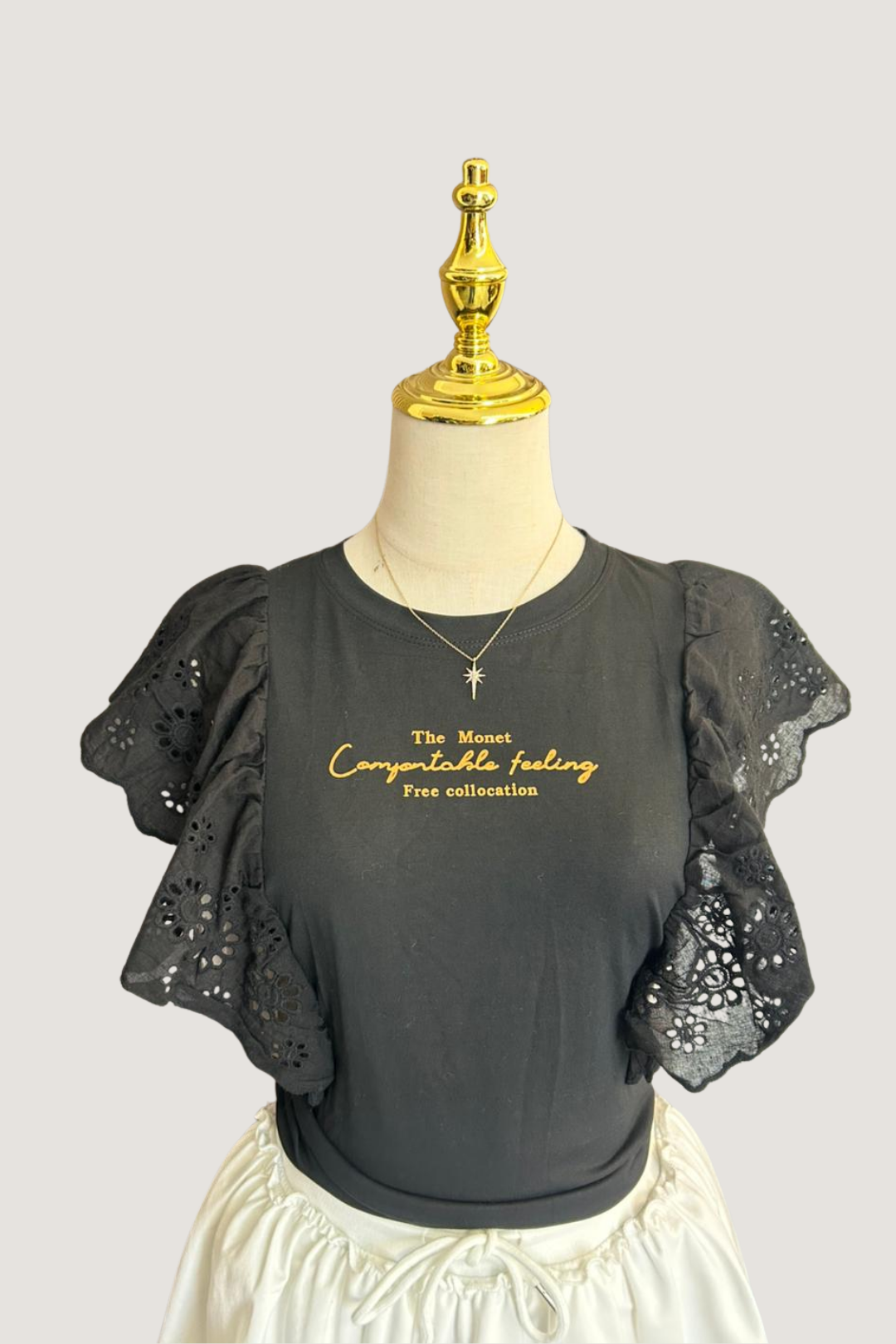 Blusa con Detalles en Encaje