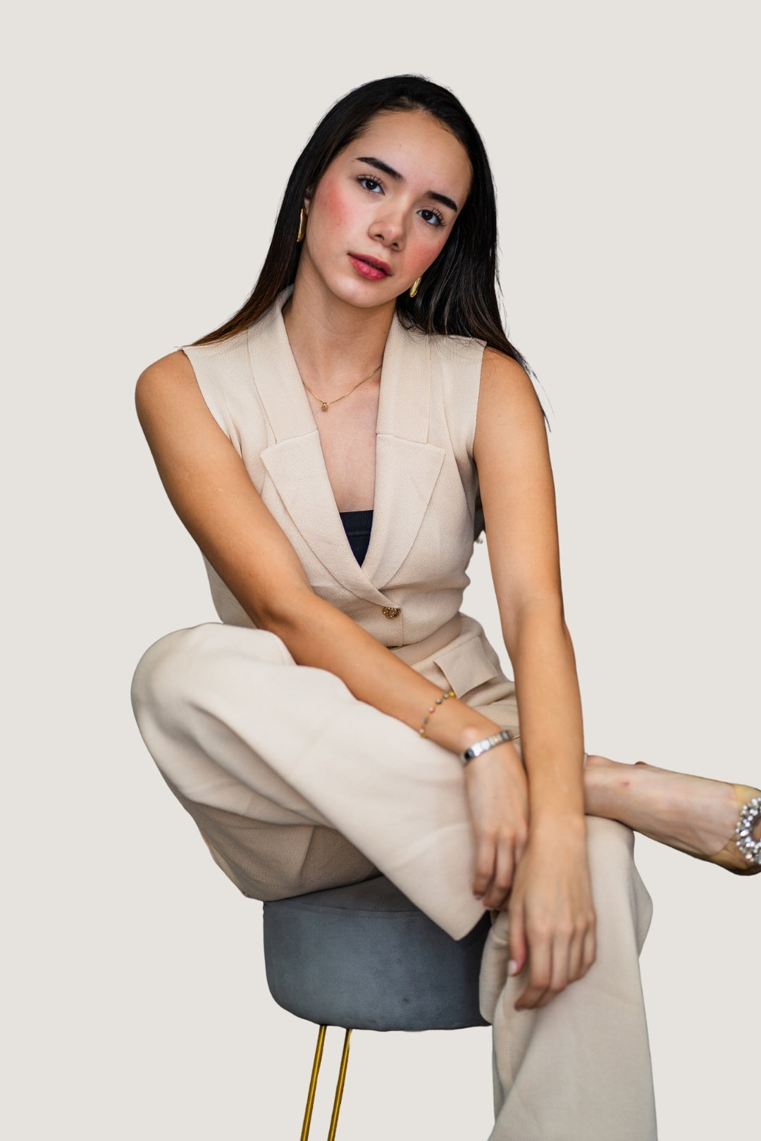 Conjunto Tejido “Estrella dorada” con Chaleco Cruzado Beige