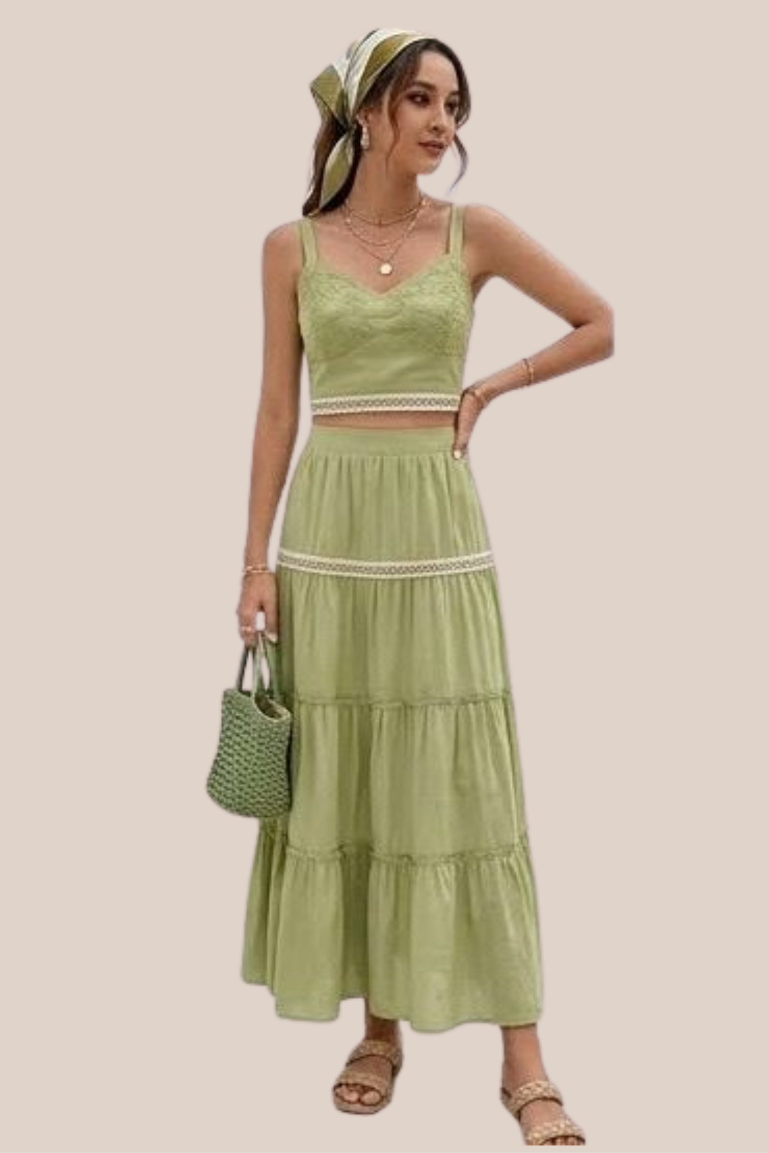 Conjunto Verde de Falda y Top con Detalles Bordados