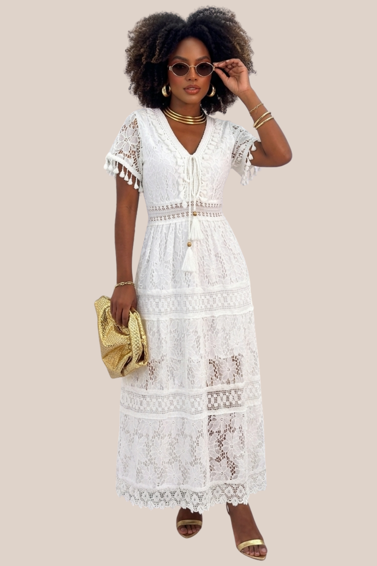 Vestido Blanco Estilo Bohemio Manga Corta de Encaje, Escote V, Cordones Con Cuentas Doradas
