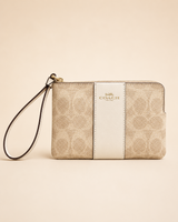 MUÑEQUERA COACH SIGNATURE BEIGE Y BLANCA