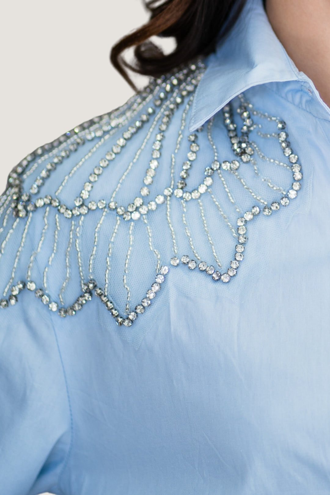 Camiseta de Botones con Cuello Clásico y Estoperoles Plateados Azul