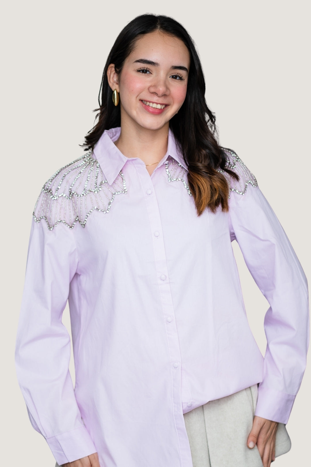 Camiseta de Botones con Cuello Clásico y Estoperoles Plateados