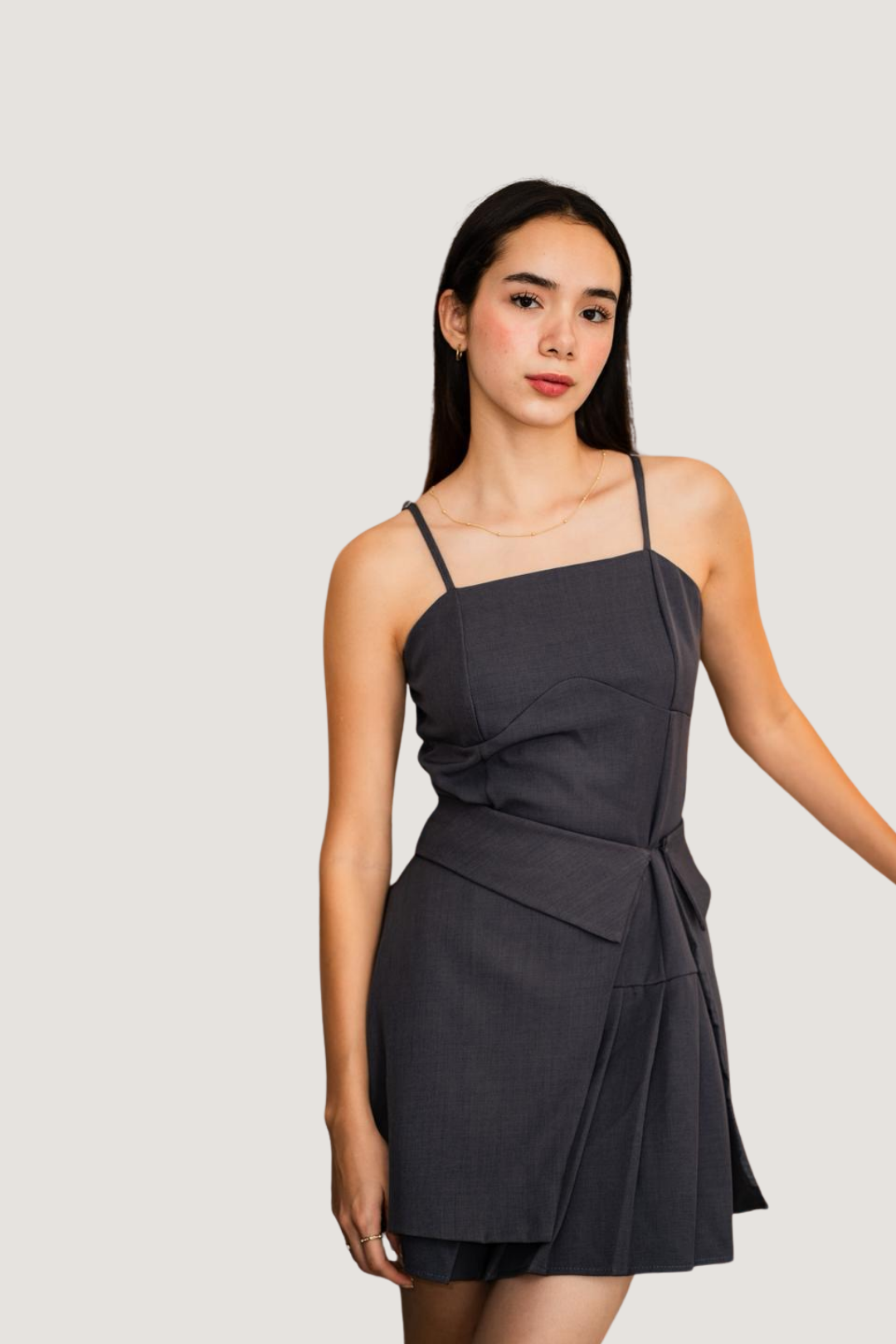 Vestido Corto de Tirantes Tableado