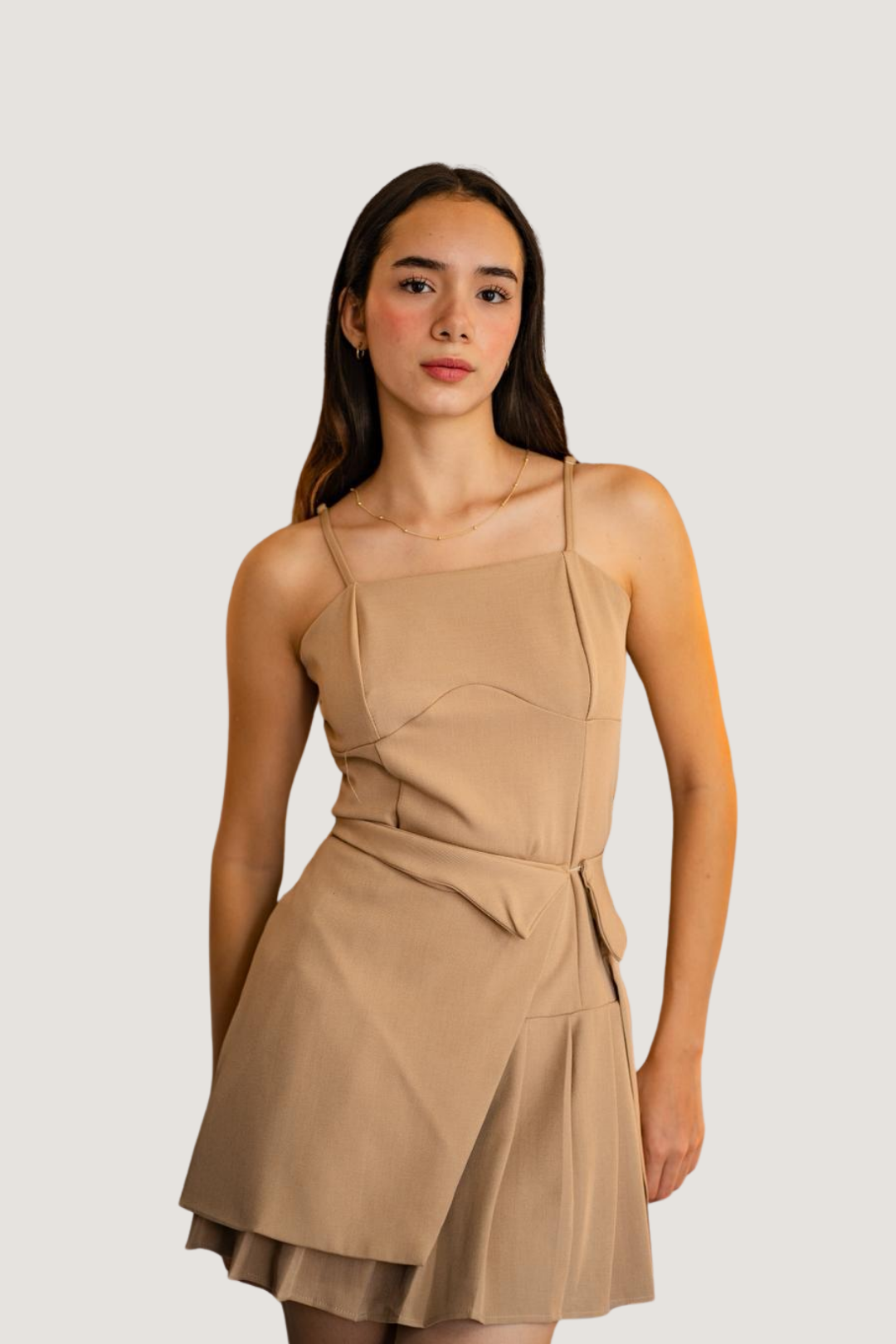 Vestido Corto de Tirantes Tableado