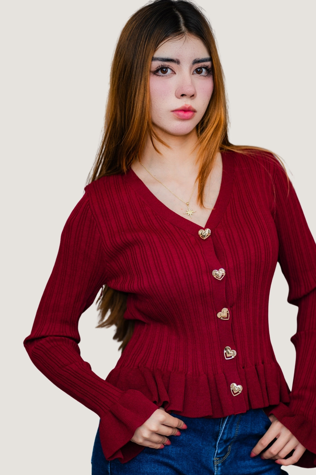 Suéter de Tejido Suave con Botones de Corazón Dorado | Estilo Romántico y Clásico
