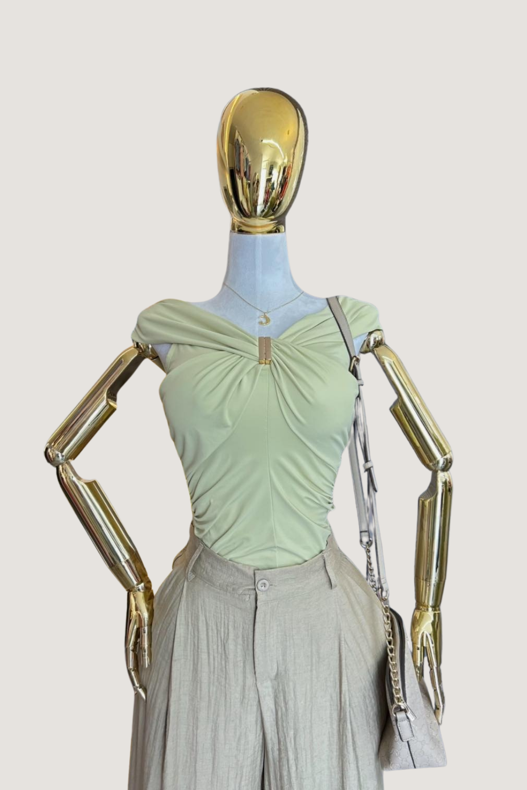 Blusa Escote Corazón con Herraje