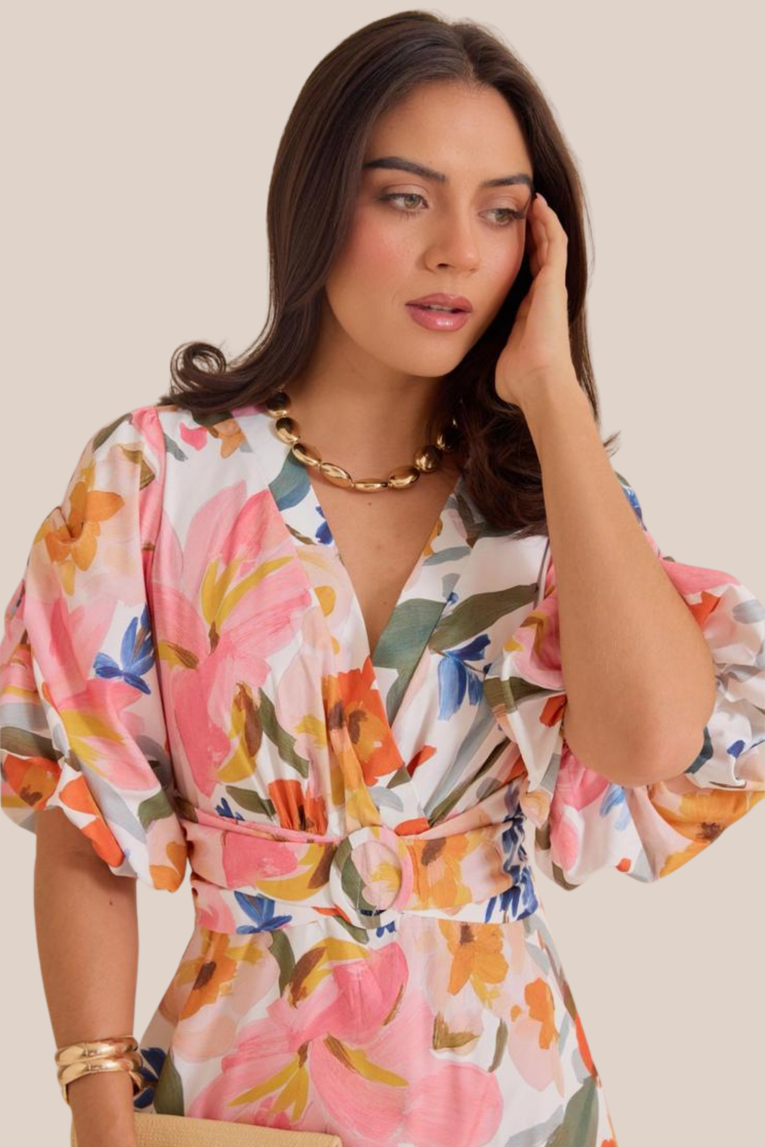 Vestido Largo Estampado Floral Tonos Naranjas y Rosas Cuello V Mangas Abullonadas