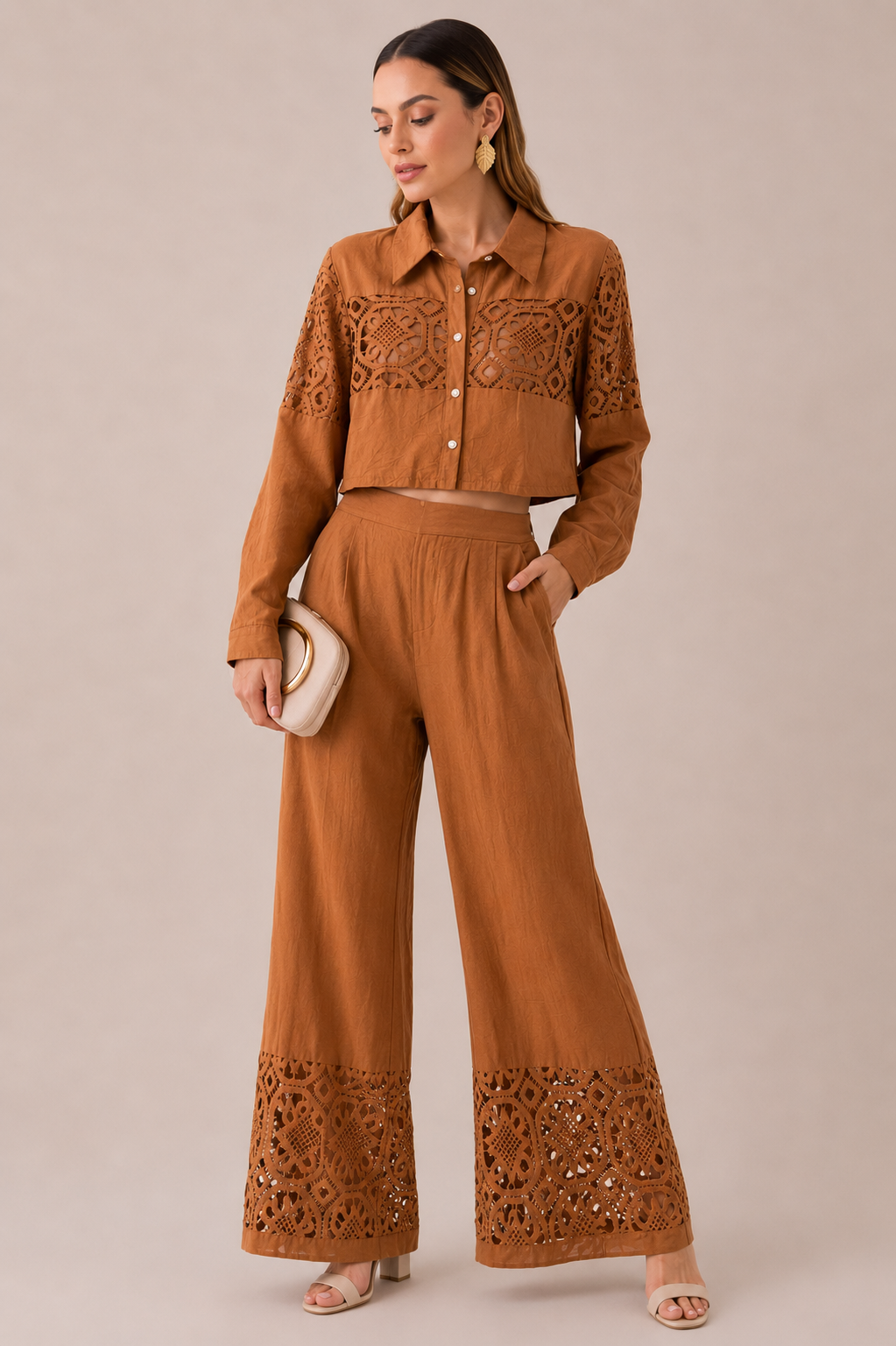 CONJUNTO PANTALON Y BLUSA CON ENCAJE
