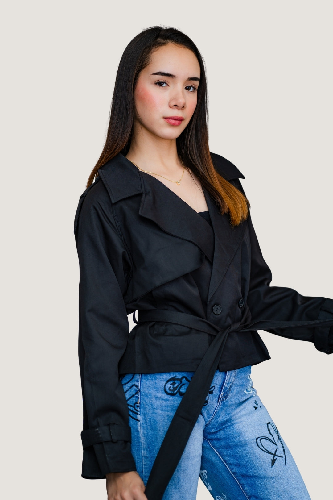 Chamarra Corta Tipo Gabardina con Cinto Ajustable Negro