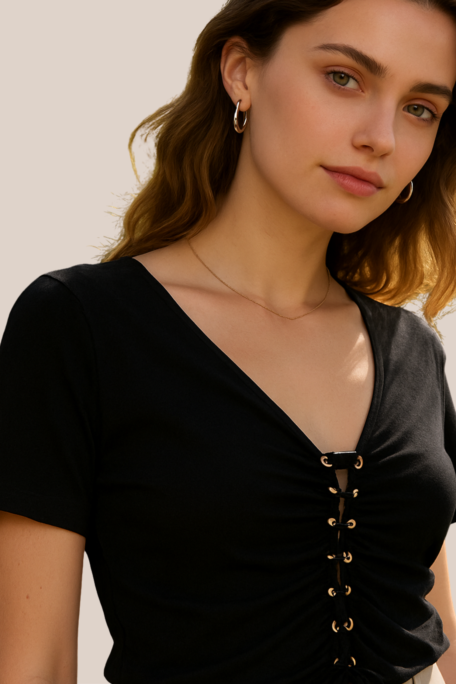 Blusa Negra Cuello V Con Botones Dorados En tipo Trenza