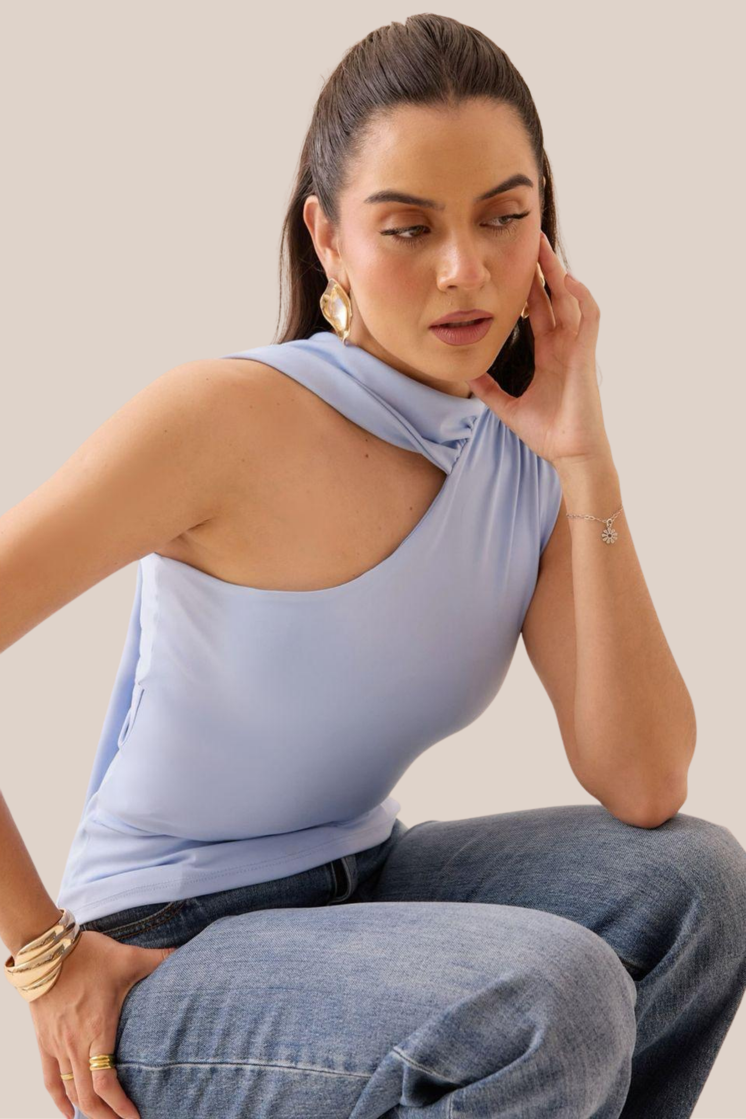 Blusa Azul Un Hombro y Bufanda