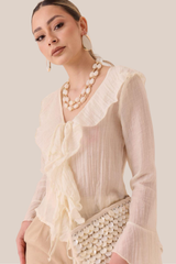 Blusa Beige de Lino Con Volantes