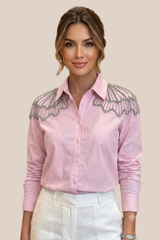 Blusa Rosa Manga Larga Con Adornos de Pedreria en Hombros y Epalda