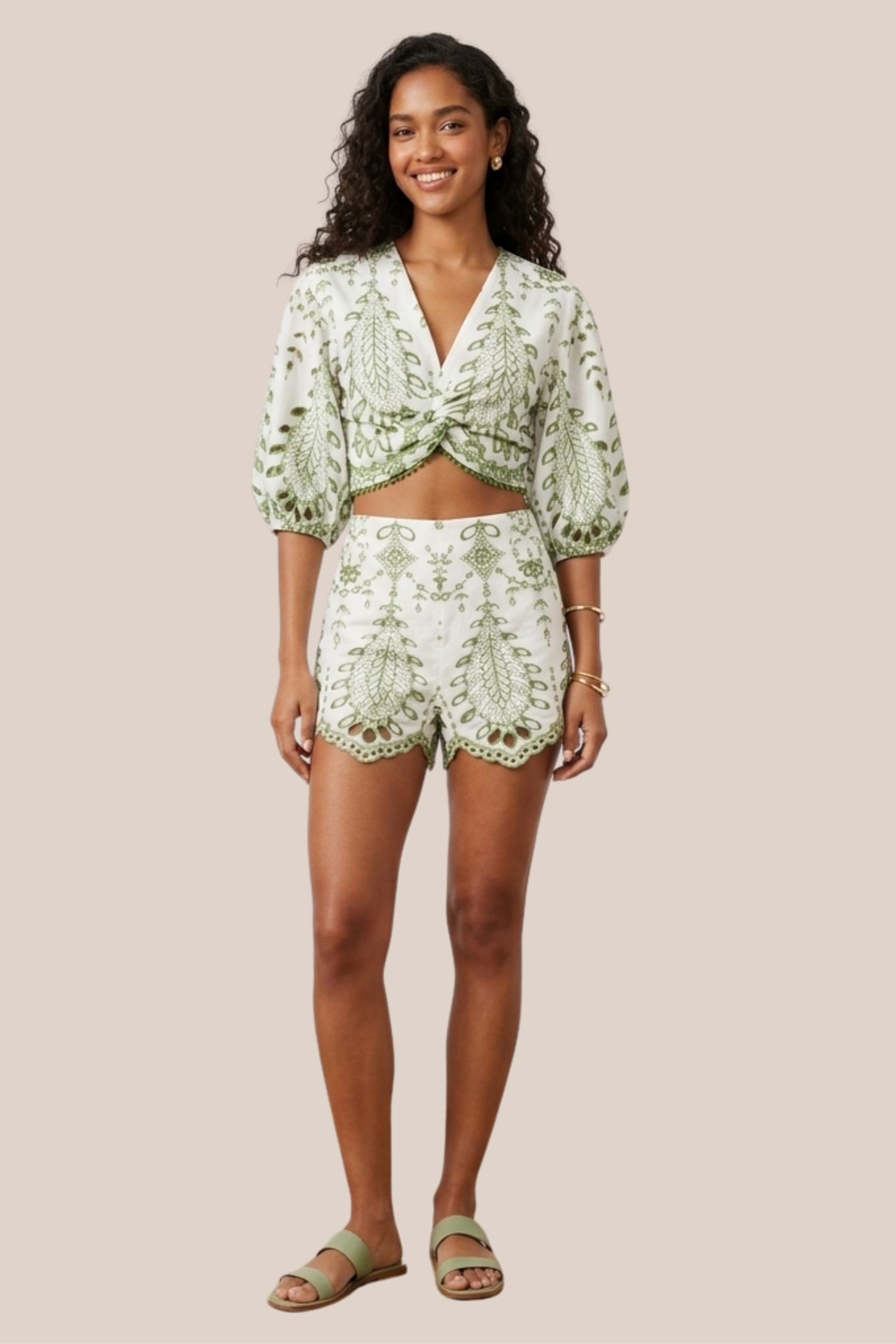 Conjunto de Top Manga Abullonada y Short Con Bordado de Hojas Verdes