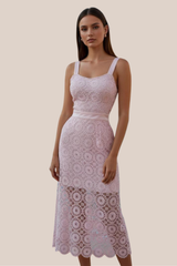 Conjunto Rosa de Encaje, Top Tirantes Cuello Redondo y Falda
