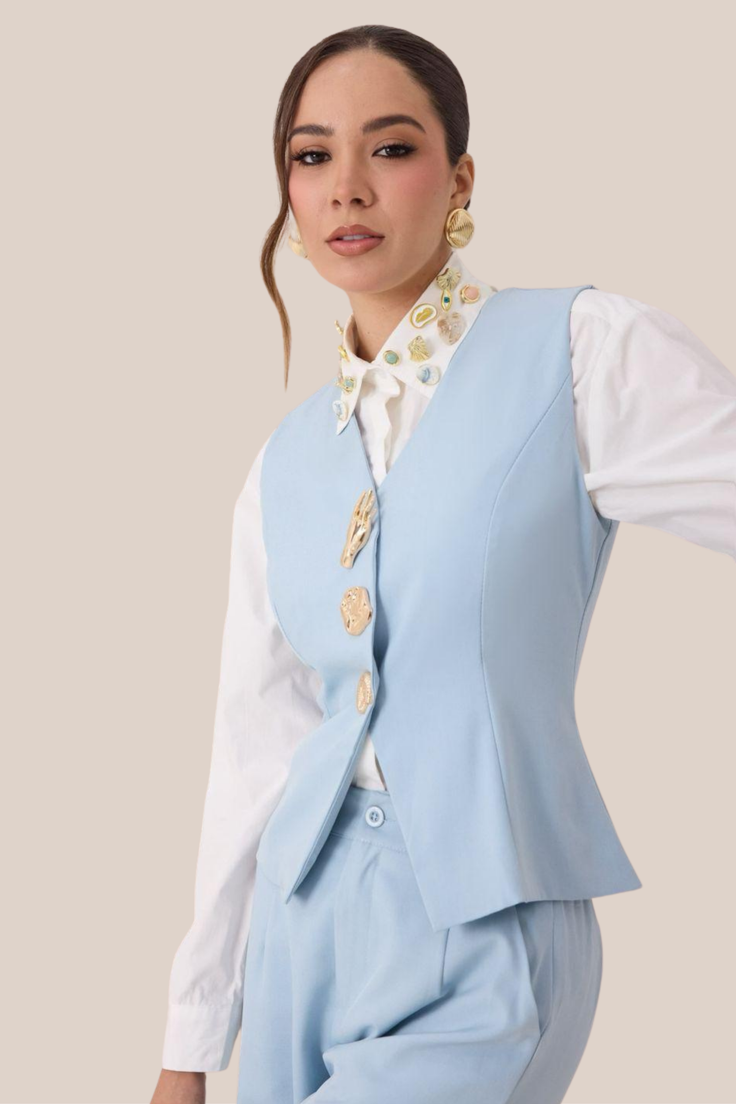 Conjunto Azul de Chaleco Con Detalles de Botones Dorados y Pantalon