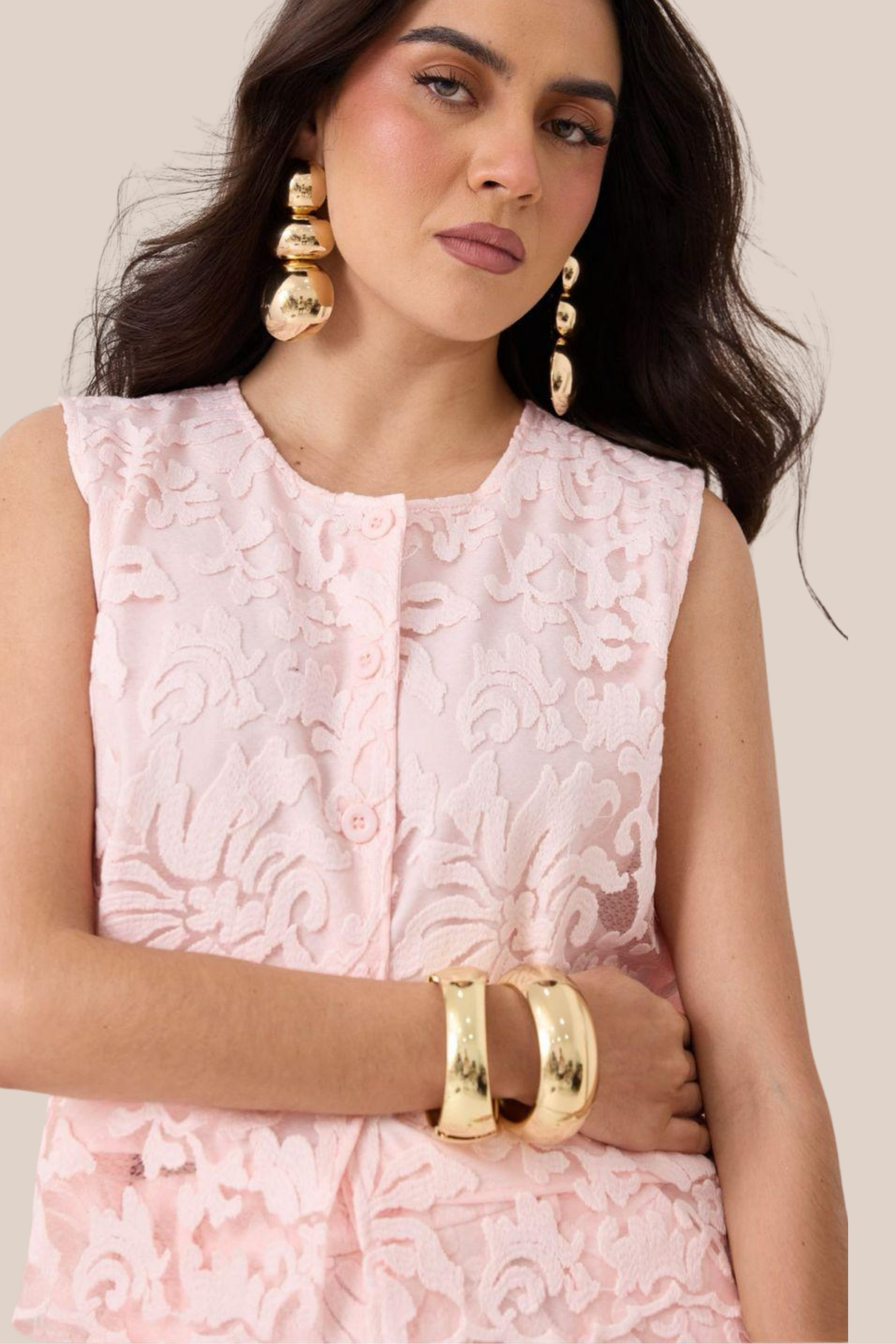 Conjunto Rosa de Short y Blusa de Encaje Floral