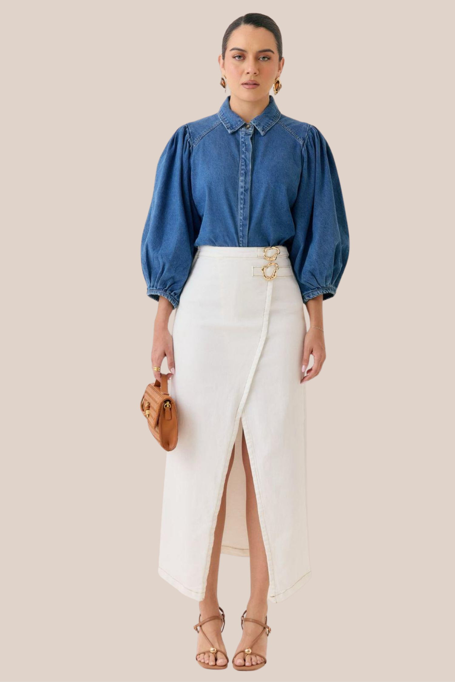 Falda Blanca de Mezclilla Con Broche Dorado