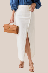 Falda Blanca de Mezclilla Con Broche Dorado