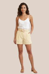 Short Amarillo Con Cinto de Estoperoles