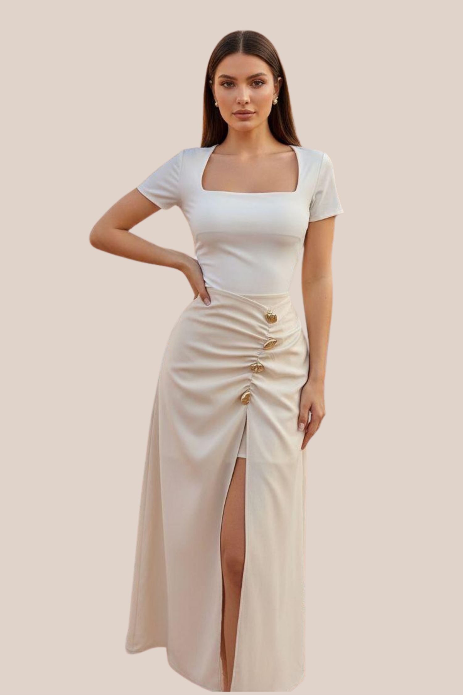 Falda Beige Con Abertura Amplia y Botones Dorados