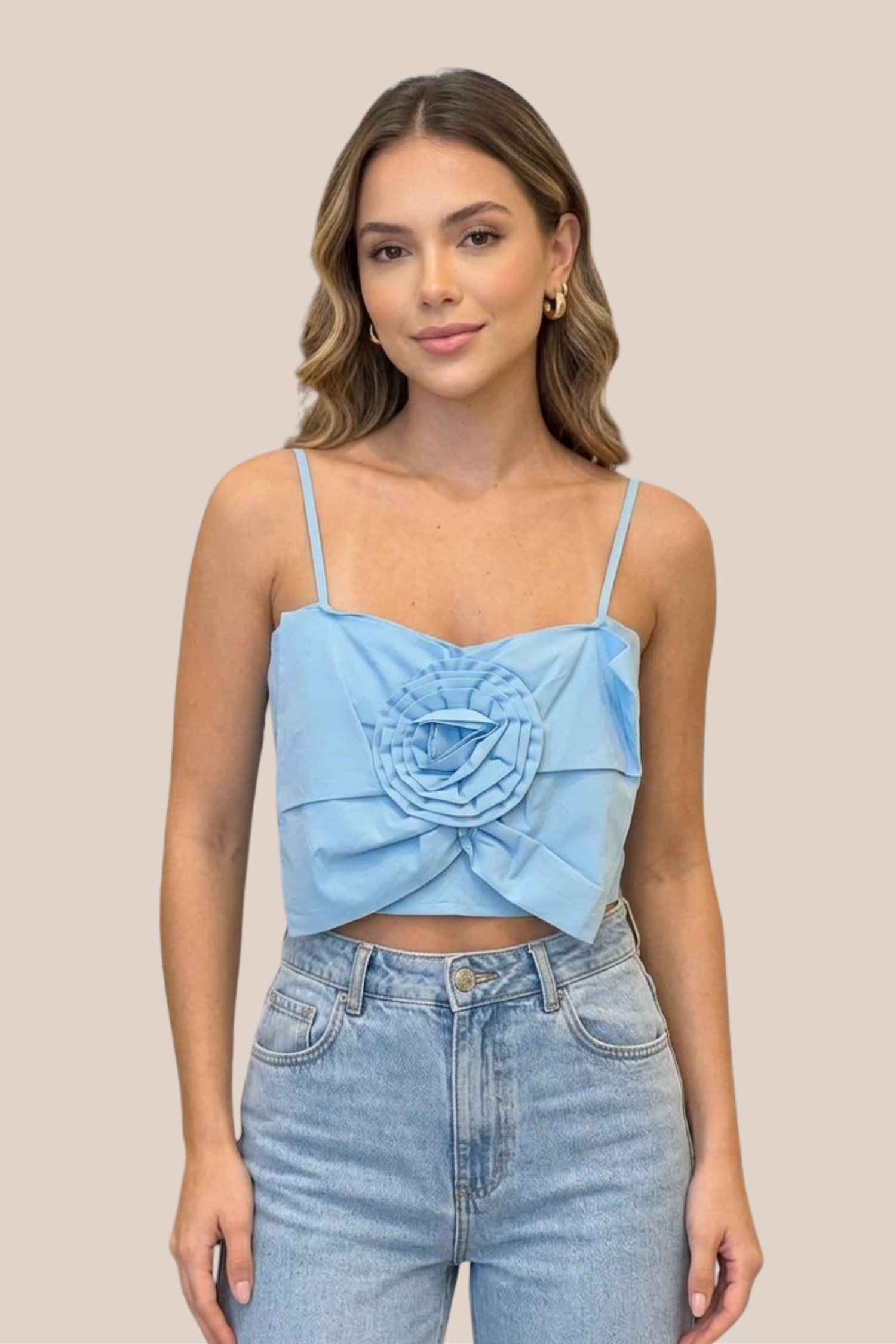 Blusa Tipo Top Azul de Tirantes Con Detalle En Forma de Flor