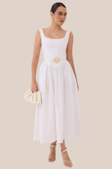 Vestido Blanco de Tirantes Cuello Cuadrado con cinto redondo