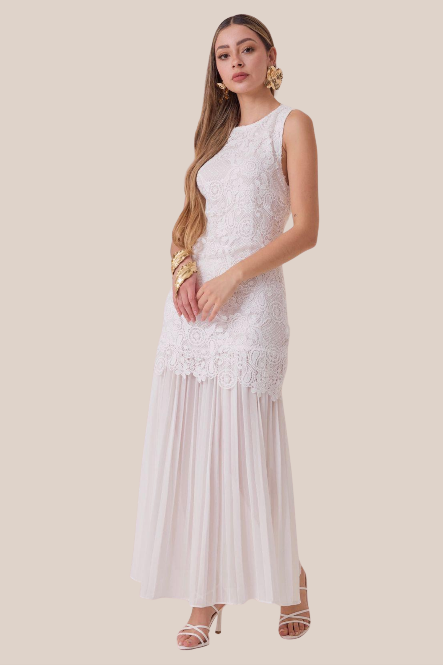 Vestido Blanco Largo de Encaje y Gasa Plisada