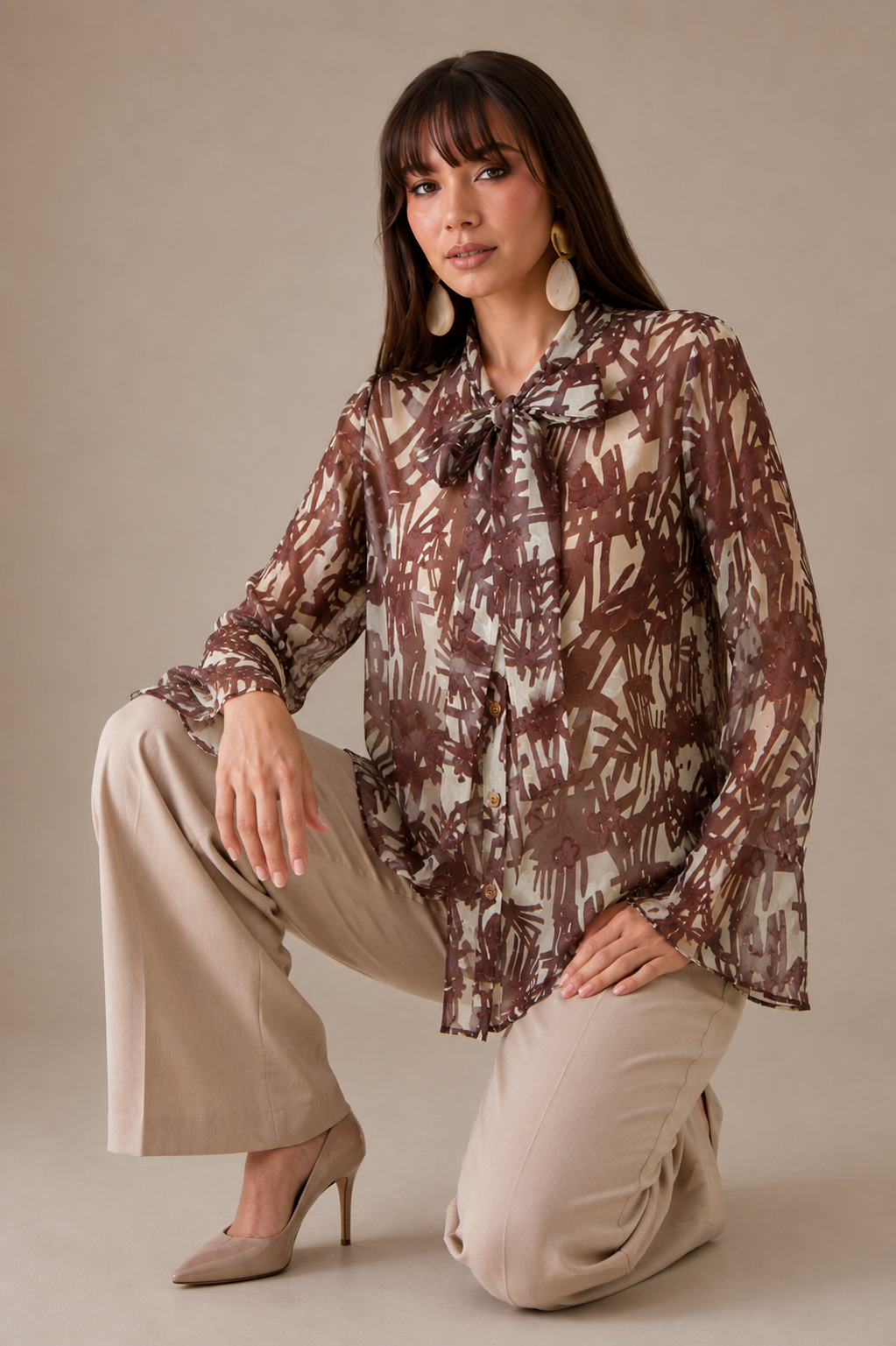 BLUSA ABSTRACT BOW MOCHA