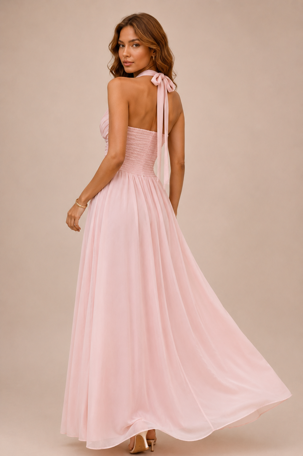 Vestido Rosa Cuello Halter Con Volantes Verticales