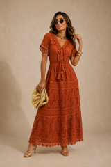 Vestido Terracota Estilo Bohemio Manga Corta de Encaje, Escote V, Cordones Con Cuentas Doradas