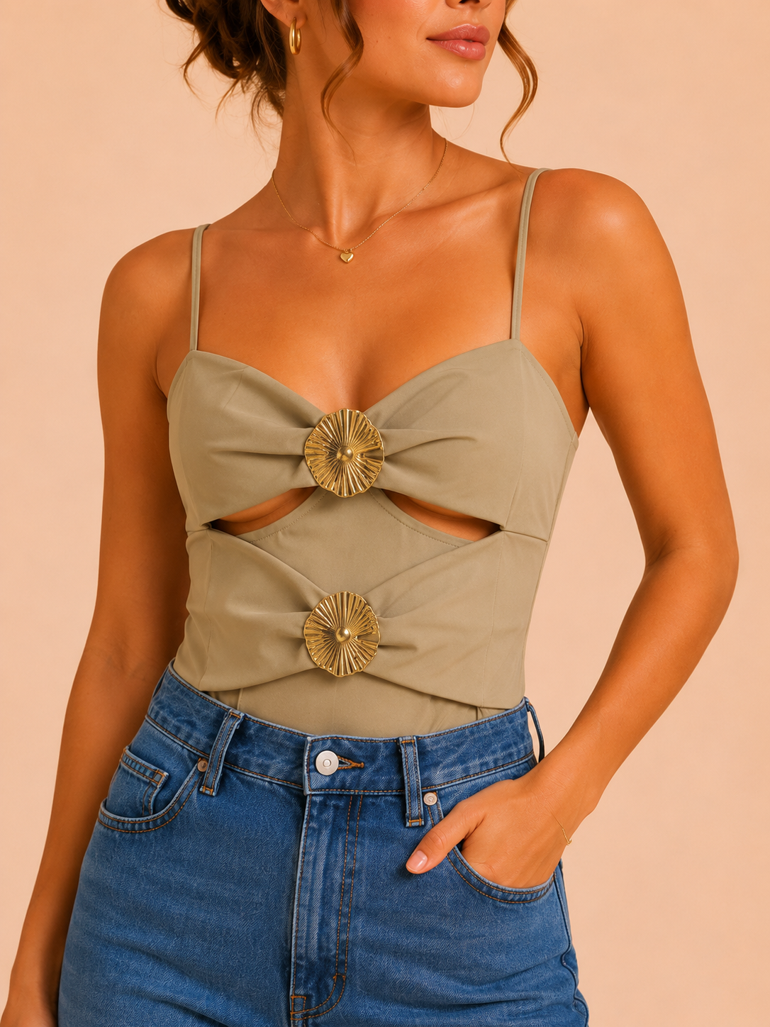 BODY BEIGE CON DETALLES DORADOS