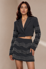 Conjunto Gris Corto de Falda y Saco Con Perlas