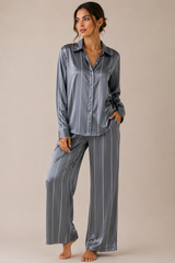 CONJUNTO SATIN AZUL CON LINEAS BLANCAS