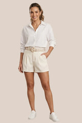 SHORT BEIGE CON CINTO DE ESTOPEROLES