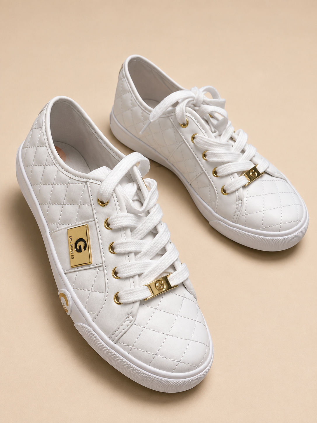 TENIS G by GUESS BLANCOS ACOLCHADOS