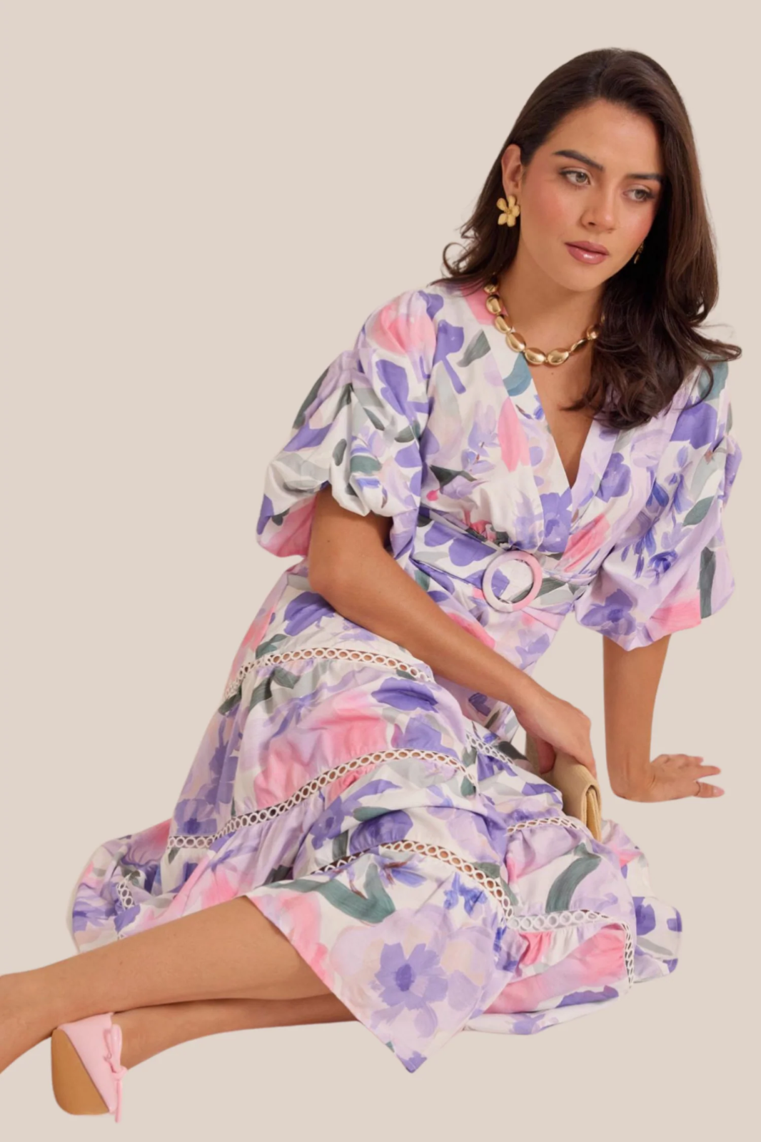 Vestido Largo Estampado Floral Tonos Morado,Rosa y Verde Cuello V Mangas Abullonadas