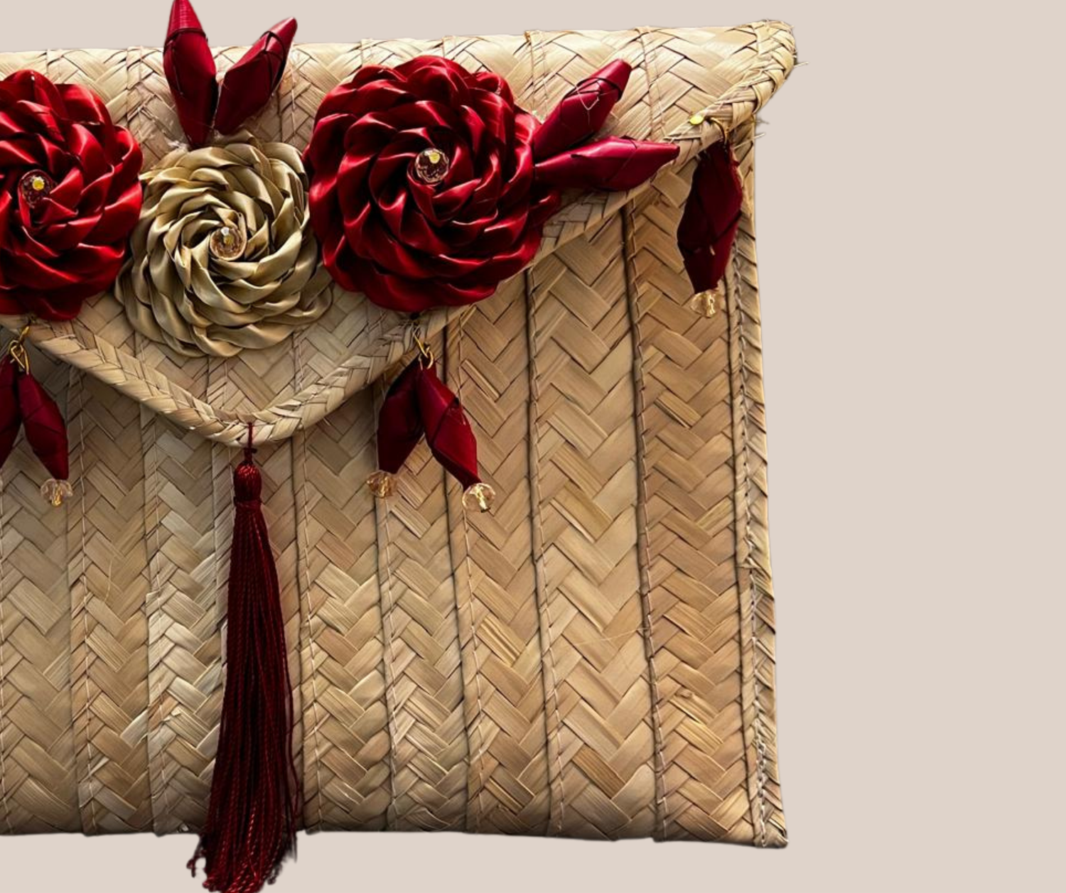 Bolso de Mano, Sombrero de Palma Rojo Con Flores