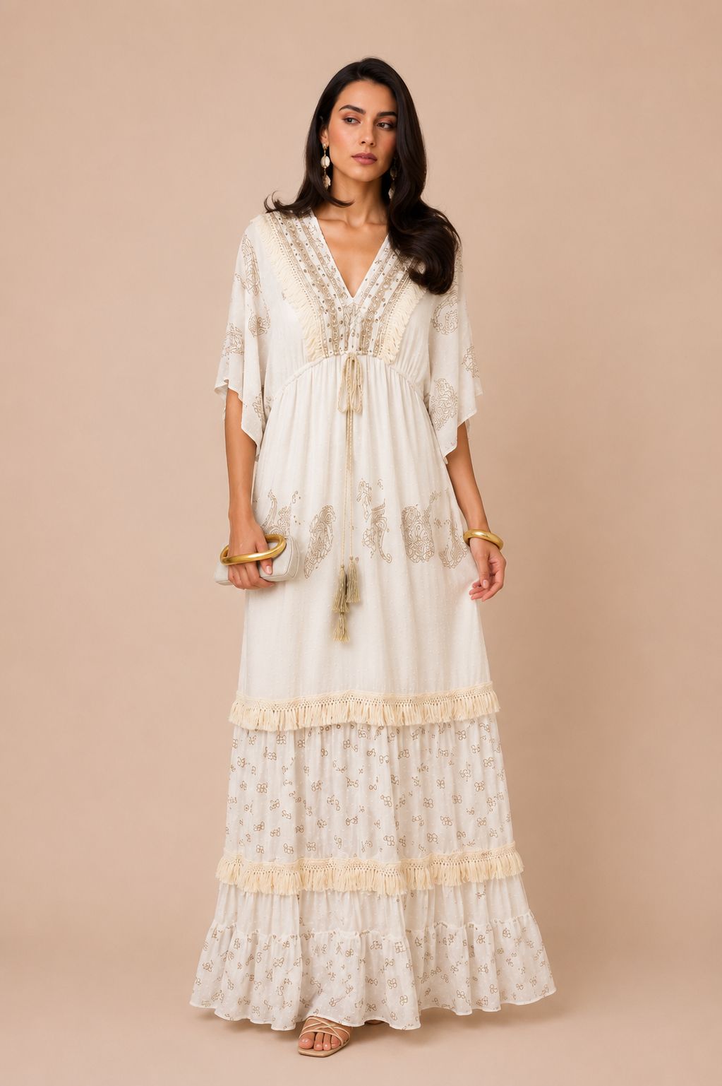 Vestido Blanco Cuello V Con Bordado de Hilos Dorados