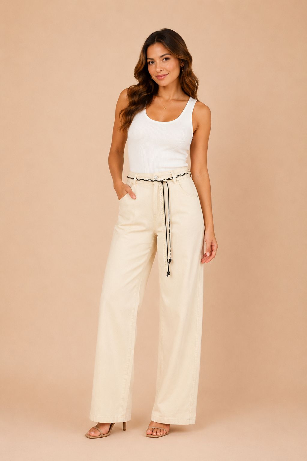 PANTALON BEIGE CON CINTURON TRENZADO CAFE