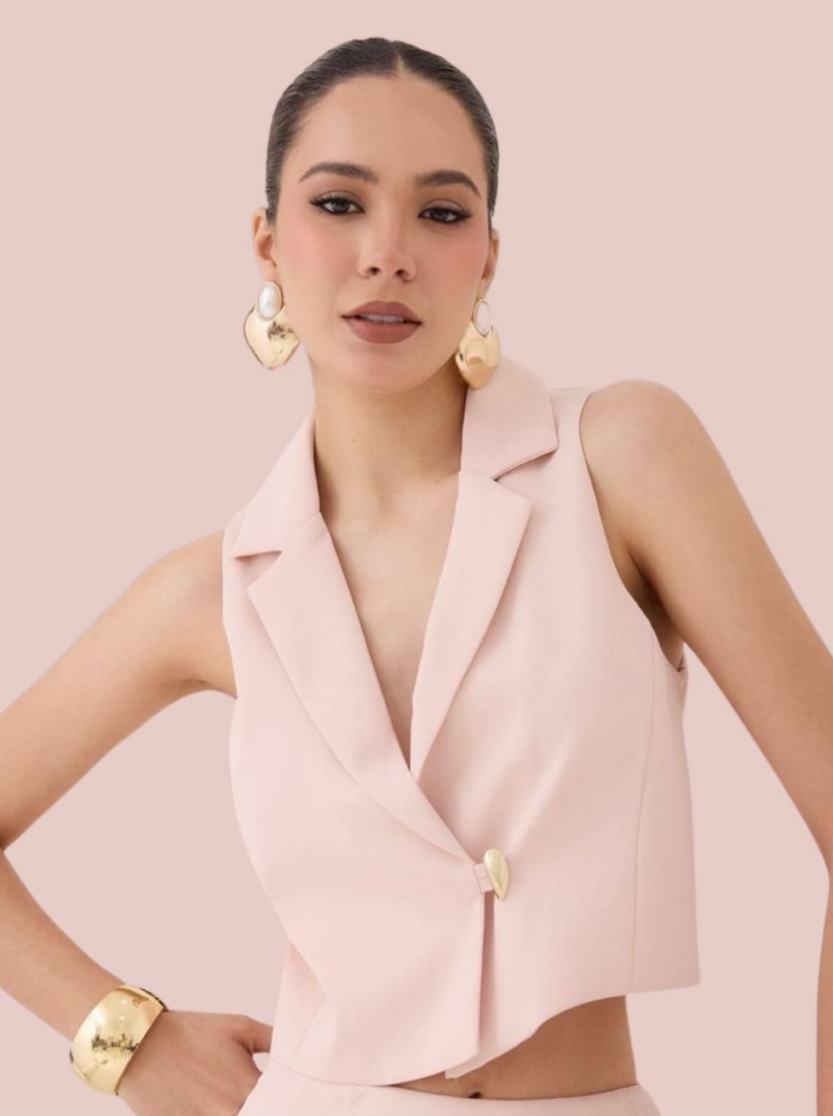 Conjunto Rosa de Top Sastre Solapas, Falda  de Patoles Verticales