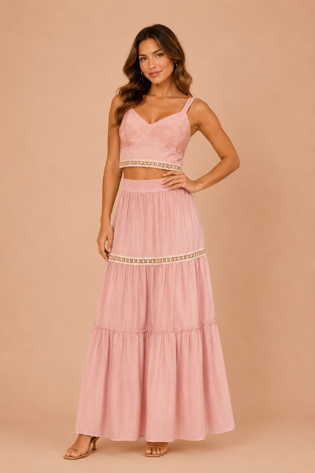 Conjunto Rosa de Top Con Bordado y Falda  de Olanes