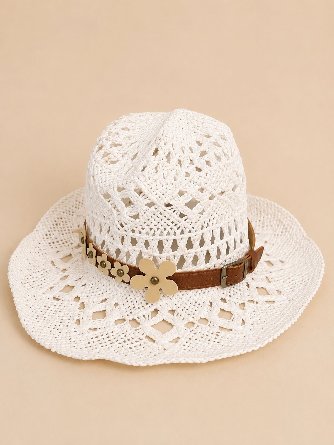SOMBRERO TEJIDO BLANCO CON FLORES