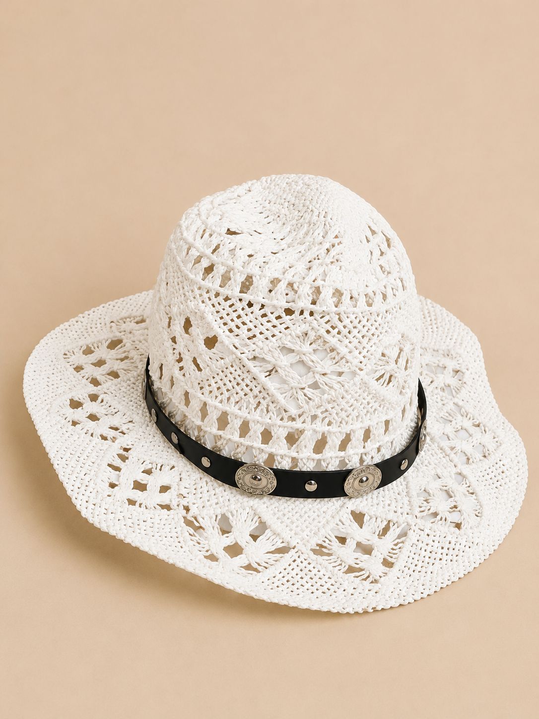 SOMBRERO BLANCO TEJIDO OVALOS PLATEADOS