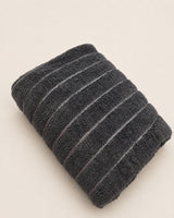 TOALLA DKNY NEGRA CON LÍNEAS